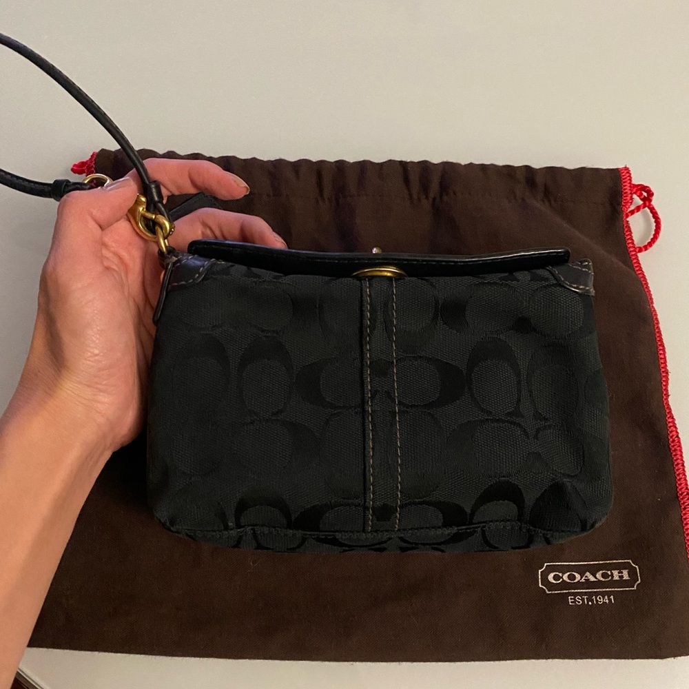 COACH signature C wristlet in Black